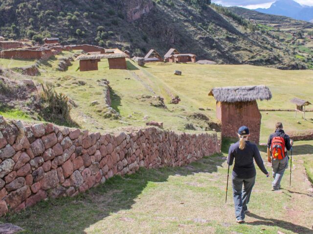 Cusco to Huchuy Qosqo Hiking Tail