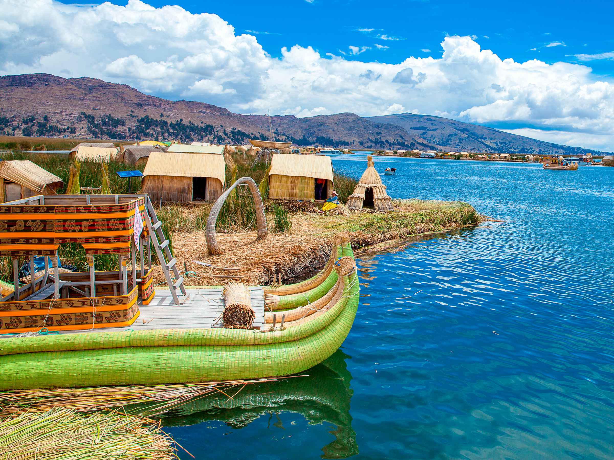 Tour Uros and Taquile Island by Titicaca Boat